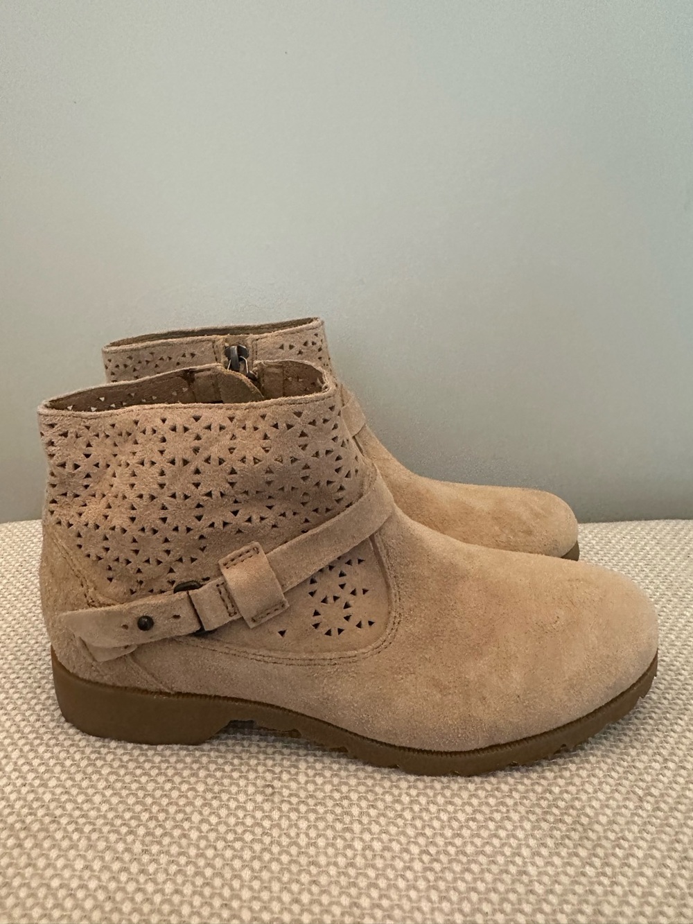 NEW Teva De La Vina Perforated Waterproof Ankle Boot Booties Tan Women’s 6 Strap